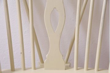 ペイント家具　貫のデザインが個性的なイギリスビンテージのホイールバックチェア(板座チェア)