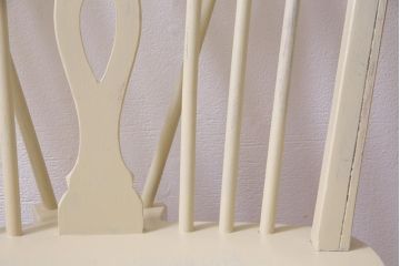 ペイント家具　貫のデザインが個性的なイギリスビンテージのホイールバックチェア(板座チェア)