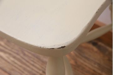 ペイント家具　貫のデザインが個性的なイギリスビンテージのホイールバックチェア(板座チェア)