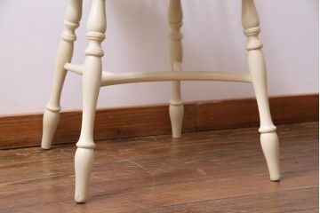 ペイント家具　貫のデザインが個性的なイギリスビンテージのホイールバックチェア(板座チェア)