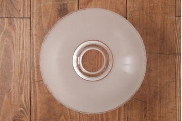 フランスビンテージ　幾何学模様の透かしがおしゃれなすりガラスシェードのペンダントライト(天井照明)