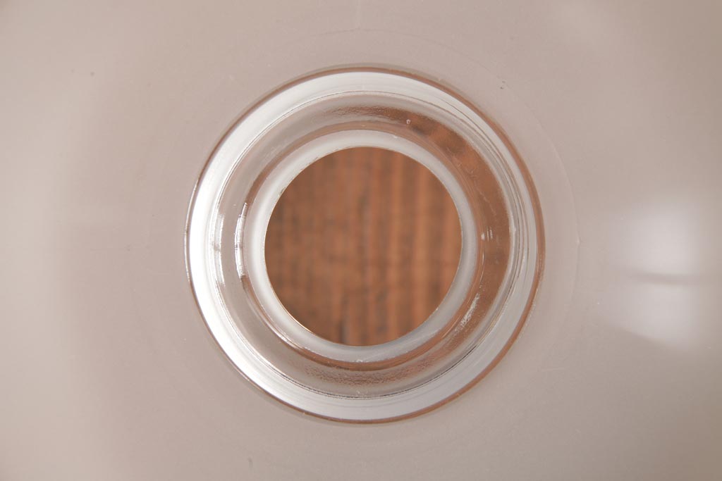 フランスビンテージ　幾何学模様の透かしがおしゃれなすりガラスシェードのペンダントライト(天井照明)