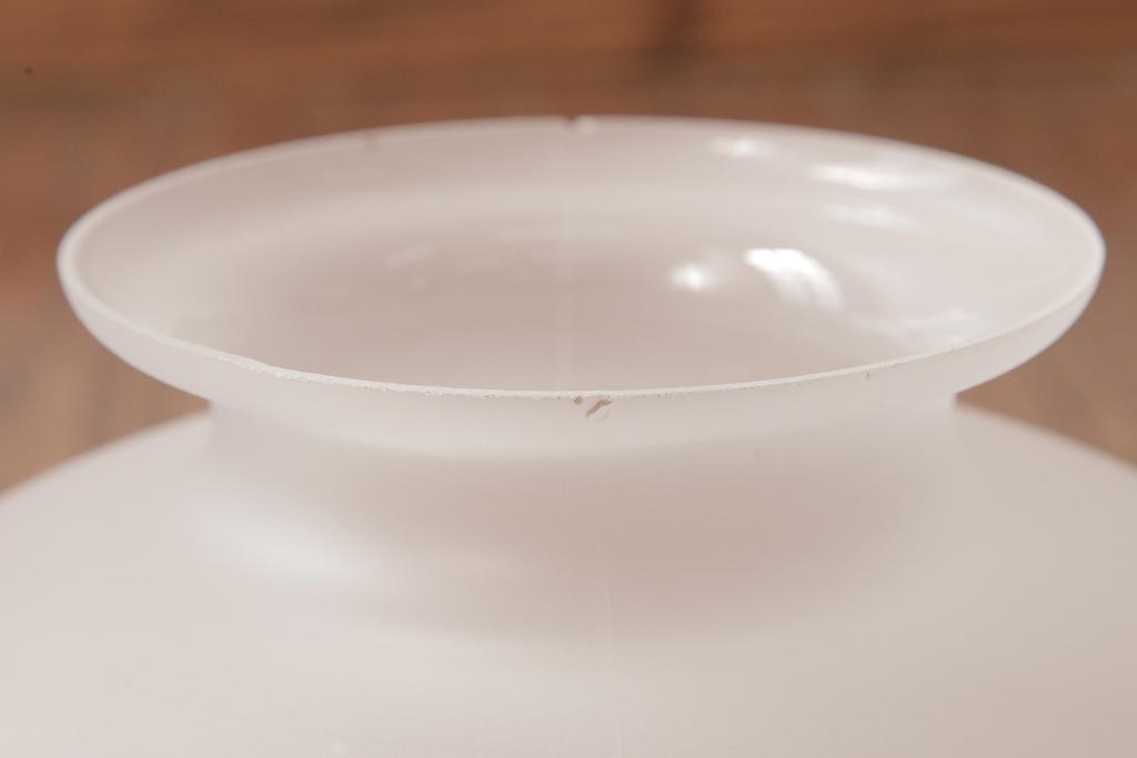 フランスビンテージ　幾何学模様の透かしがおしゃれなすりガラスシェードのペンダントライト(天井照明)