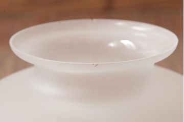 フランスビンテージ　幾何学模様の透かしがおしゃれなすりガラスシェードのペンダントライト(天井照明)