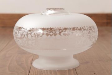 フランスビンテージ　幾何学模様の透かしがおしゃれなすりガラスシェードのペンダントライト(天井照明)