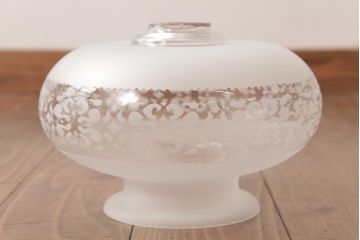 フランスビンテージ　幾何学模様の透かしがおしゃれなすりガラスシェードのペンダントライト(天井照明)