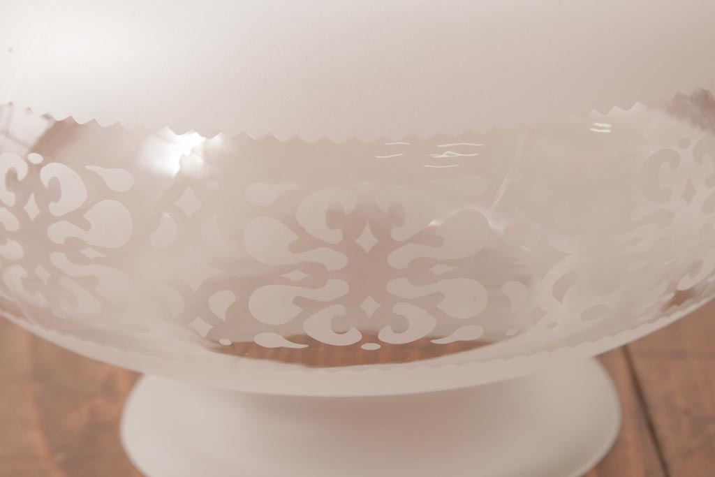 フランスビンテージ　幾何学模様の透かしがおしゃれなすりガラスシェードのペンダントライト(天井照明)