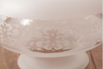 フランスビンテージ　幾何学模様の透かしがおしゃれなすりガラスシェードのペンダントライト(天井照明)