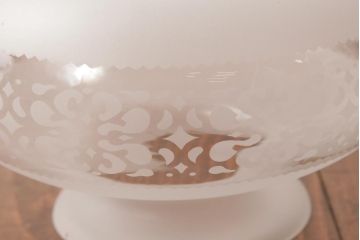 フランスビンテージ　幾何学模様の透かしがおしゃれなすりガラスシェードのペンダントライト(天井照明)