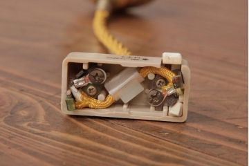 フランスビンテージ　幾何学模様の透かしがおしゃれなすりガラスシェードのペンダントライト(天井照明)