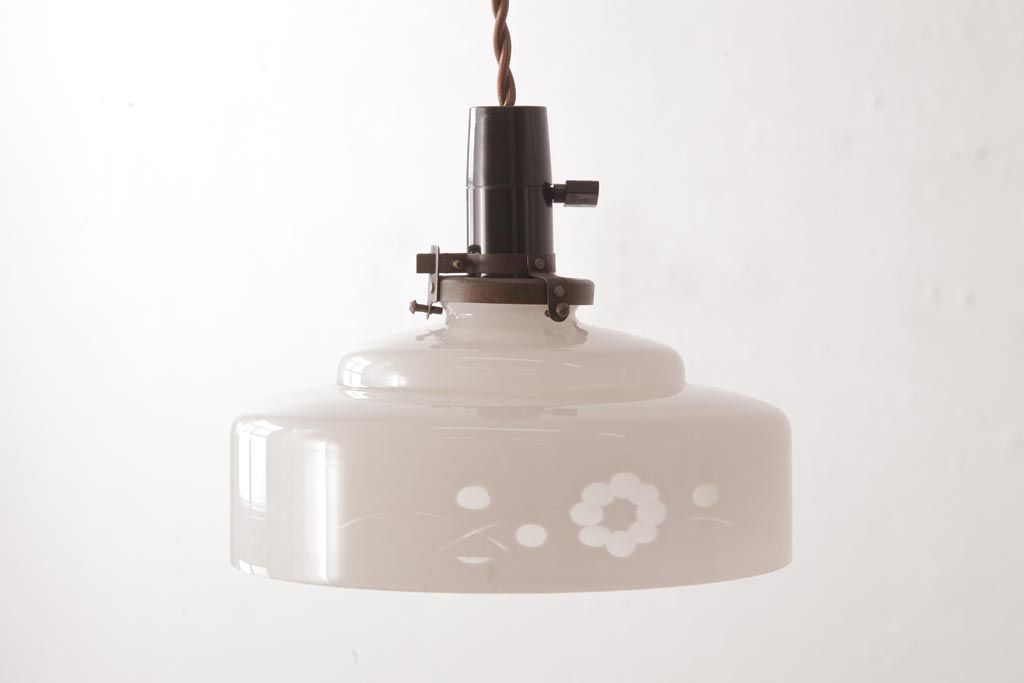 昭和レトロ　愛らしい花鳥が描かれた切子細工のペンダントライト(天井照明、吊り下げ照明)