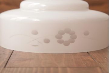 昭和レトロ　愛らしい花鳥が描かれた切子細工のペンダントライト(天井照明、吊り下げ照明)