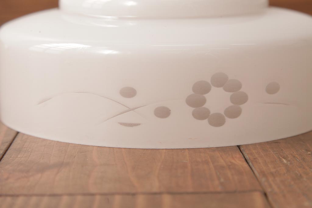 昭和レトロ　愛らしい花鳥が描かれた切子細工のペンダントライト(天井照明、吊り下げ照明)