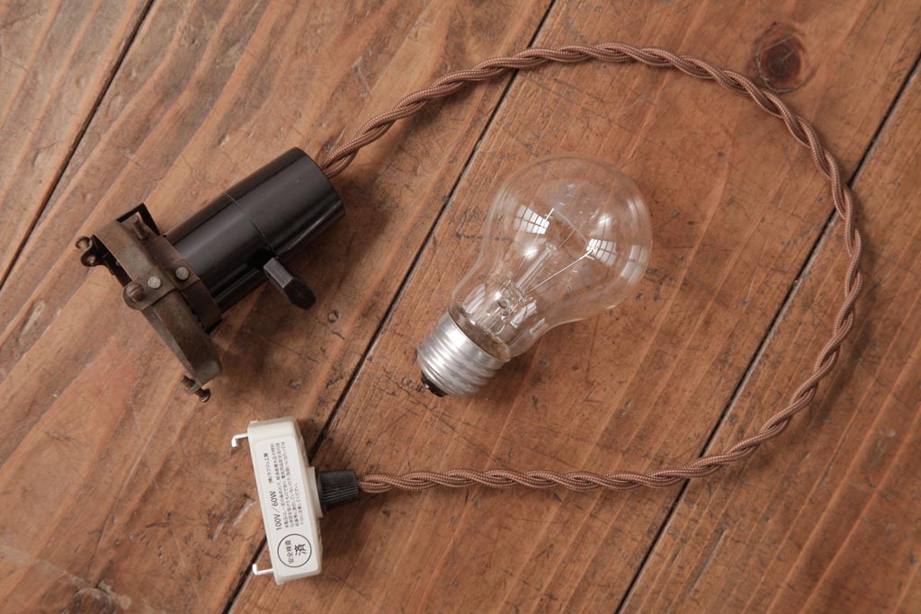 昭和レトロ　愛らしい花鳥が描かれた切子細工のペンダントライト(天井照明、吊り下げ照明)