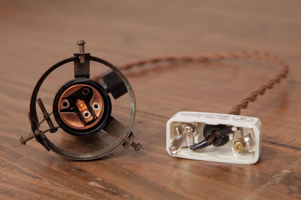 昭和レトロ　愛らしい花鳥が描かれた切子細工のペンダントライト(天井照明、吊り下げ照明)