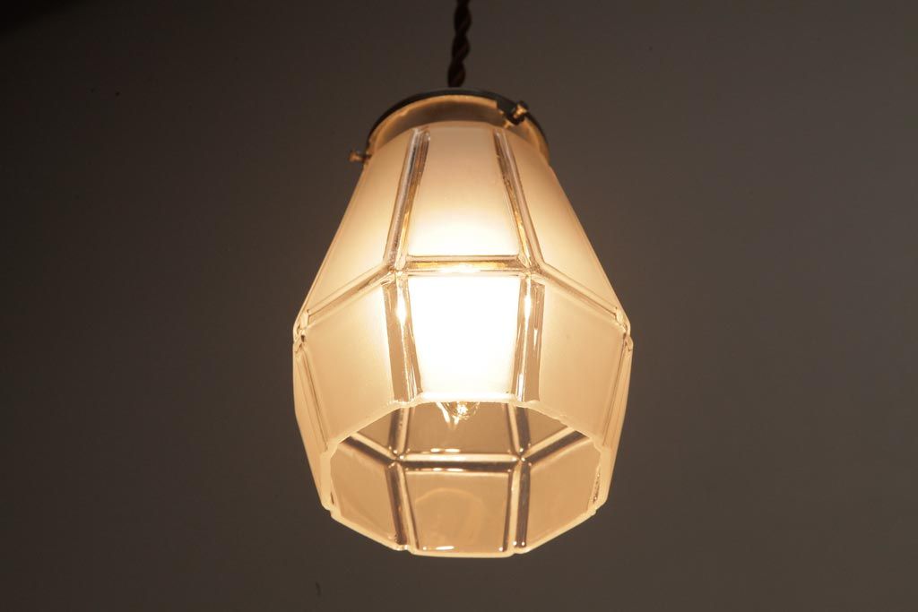 フランスアンティーク　シンプルなラインがおしゃれなすりガラスシェードのペンダントライト(天井照明)