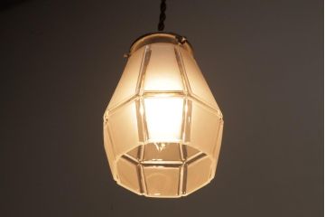 フランスアンティーク　シンプルなラインがおしゃれなすりガラスシェードのペンダントライト(天井照明)