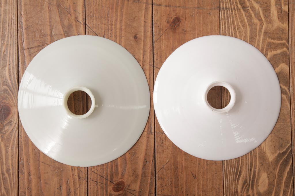 昭和レトロ　平笠シェードが昔懐かしいペンダントライト2個セット(天井照明、吊り下げ照明)