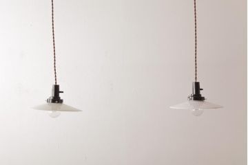 昭和レトロ　平笠シェードが昔懐かしいペンダントライト2個セット(天井照明、吊り下げ照明)