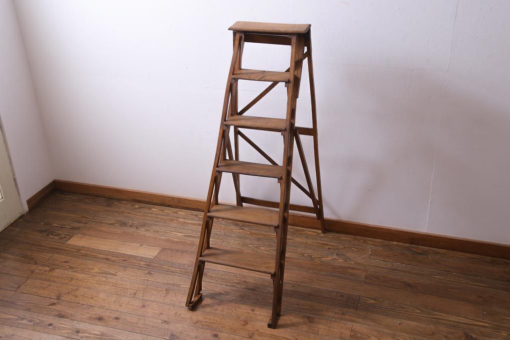 アンティーク雑貨　フランスアンティーク　インダストリアルなお部屋とも相性の良い木製のステップラダー(脚立)