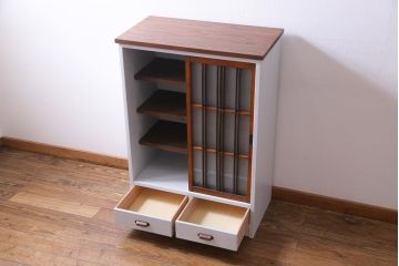 ラフジュ工房オリジナル　古建具リメイク　すりガラス　和モダンな雰囲気あふれるペイント収納棚(戸棚)