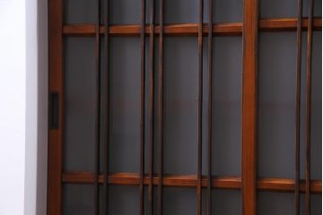 ラフジュ工房オリジナル　古建具リメイク　すりガラス　和モダンな雰囲気あふれるペイント収納棚(戸棚)