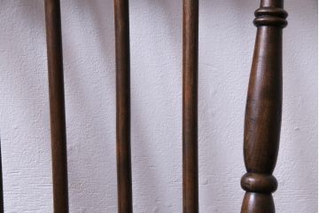 アンティーク家具　フランスアンティーク　ニレ材・ビーチ材　丸い座面が可愛らしいダイニングチェア(板座チェア)