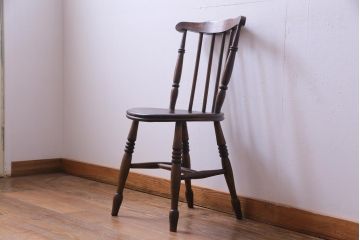 アンティーク家具　フランスアンティーク　ニレ材・ビーチ材　丸い座面が可愛らしいダイニングチェア(板座チェア)