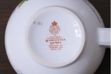 イギリス　ROYAL WORCESTER(ロイヤル ウースター)　HERBS(ハーブス)　カップ&ソーサー2客セット(2)