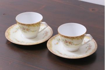 中古　ノリタケ(Noritake)　月桂樹-マルキ印　彩色ゆたかな上品なカップ&ソーサー2客セット(洋食器)