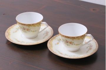 中古　ノリタケ(Noritake)　月桂樹-マルキ印　彩色ゆたかな上品なカップ&ソーサー2客セット(洋食器)(1)
