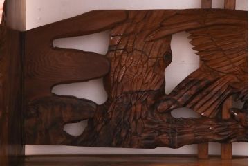 激レア!　中古　民芸家具　屋久杉　彫刻と木の味わいが魅力的な大迫力の飾り棚(サイドボード、収納棚)(定価約280万円)