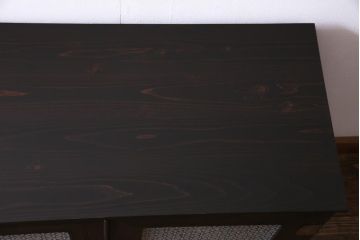 アンティーク家具　リメイク　当店オリジナルガラス　金具の意匠が魅力的な鉄脚付リビングボード(ローボード、収納棚)