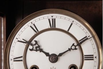 アンティーク雑貨　明治期　JUNGHANS(ユンハンス)社　国産箱　黒柿材　優美さと気品あふれる振り子時計(柱時計、掛け時計)