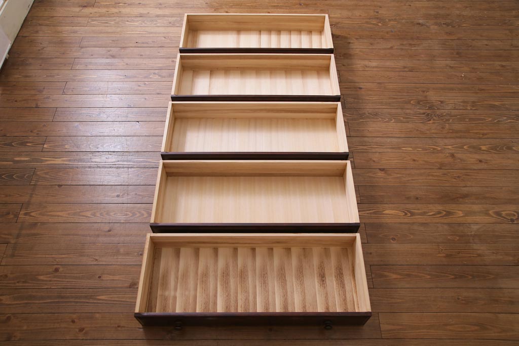 中古　北海道民芸家具　たっぷり収納できる衣装盆付きチェスト(和タンス、引き出し、着物箪笥)