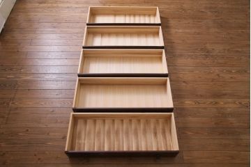 中古　北海道民芸家具　たっぷり収納できる衣装盆付きチェスト(和タンス、引き出し、着物箪笥)