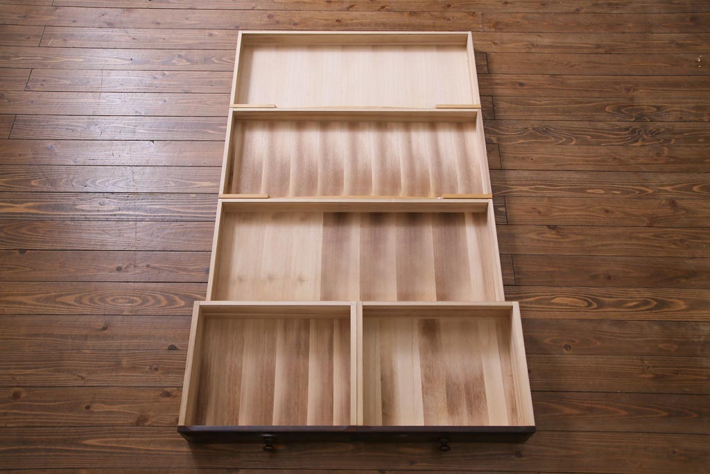 中古　北海道民芸家具　たっぷり収納できる衣装盆付きチェスト(和タンス、引き出し、着物箪笥)