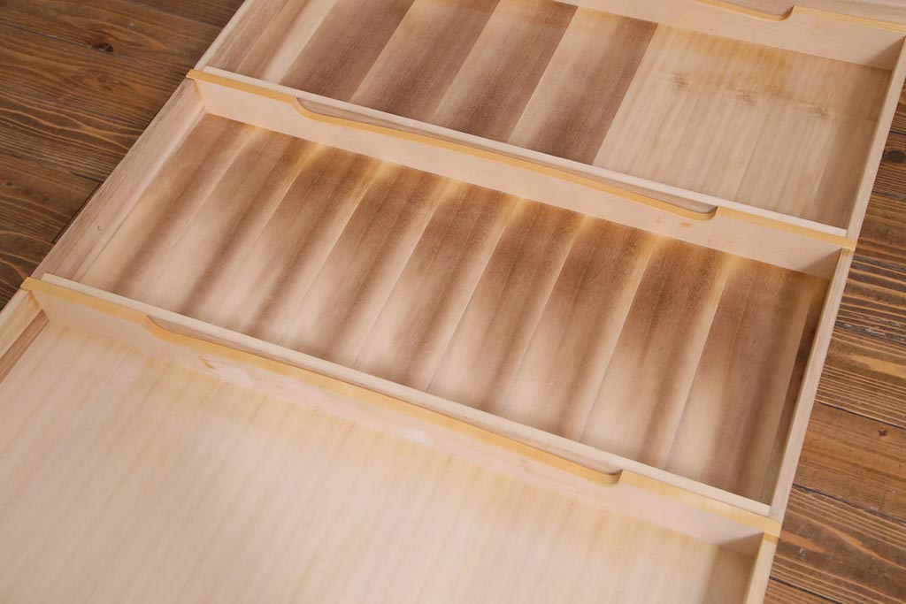 中古　北海道民芸家具　たっぷり収納できる衣装盆付きチェスト(和タンス、引き出し、着物箪笥)