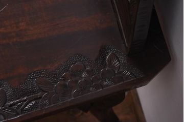 中古　伝統工芸　軽井沢彫り　意匠を凝らした美しいダイニングチェア