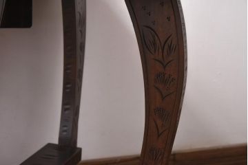中古　伝統工芸　軽井沢彫り　意匠を凝らした美しいダイニングチェア(2)