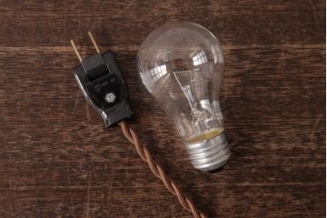 和製アンティーク　鉄製支柱　和とクラシカルな雰囲気のスタンドライト(卓上照明、デスクランプ)