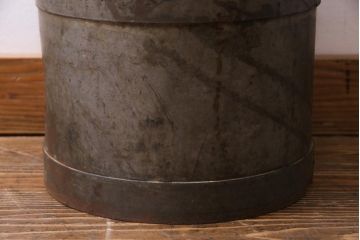 アンティーク雑貨　昭和レトロ　錆びついた質感が味わい深いミルク缶(牛乳缶、ディスプレイ)