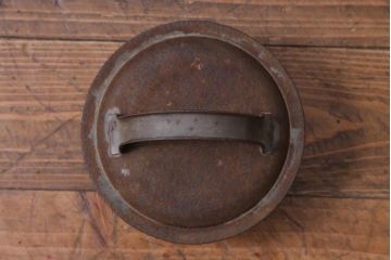 アンティーク雑貨　昭和レトロ　錆びついた質感が味わい深いミルク缶(牛乳缶、ディスプレイ)