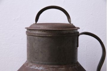 アンティーク雑貨　昭和レトロ　錆びついた質感が味わい深いミルク缶(牛乳缶、ディスプレイ)