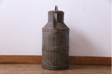 アンティーク雑貨　昭和レトロ　錆びついた質感が味わい深いミルク缶(牛乳缶、ディスプレイ)