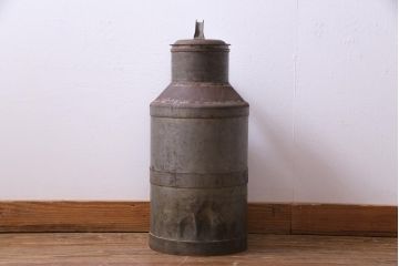 アンティーク雑貨　昭和レトロ　錆びついた質感が味わい深いミルク缶(牛乳缶、ディスプレイ)