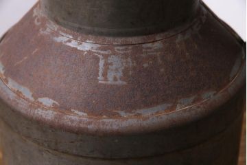 アンティーク雑貨　昭和レトロ　錆びついた質感が味わい深いミルク缶(牛乳缶、ディスプレイ)