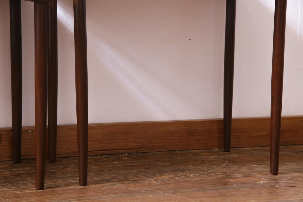 ビンテージ　北欧家具　デンマーク　チーク材　すっきりとしたデザインが取り入れやすいネストテーブル(サイドテーブル)