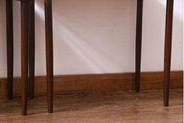 ビンテージ　北欧家具　デンマーク　チーク材　すっきりとしたデザインが取り入れやすいネストテーブル(サイドテーブル)