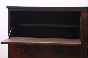 ラフジュ工房オリジナル　リメイク家具　鶴亀松の縁起物の金具が目を引く箪笥リビングボード(二本松箪笥、テレビボード、チェスト)